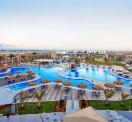 бассейн в отеле Royal Albatros Moderna 5*