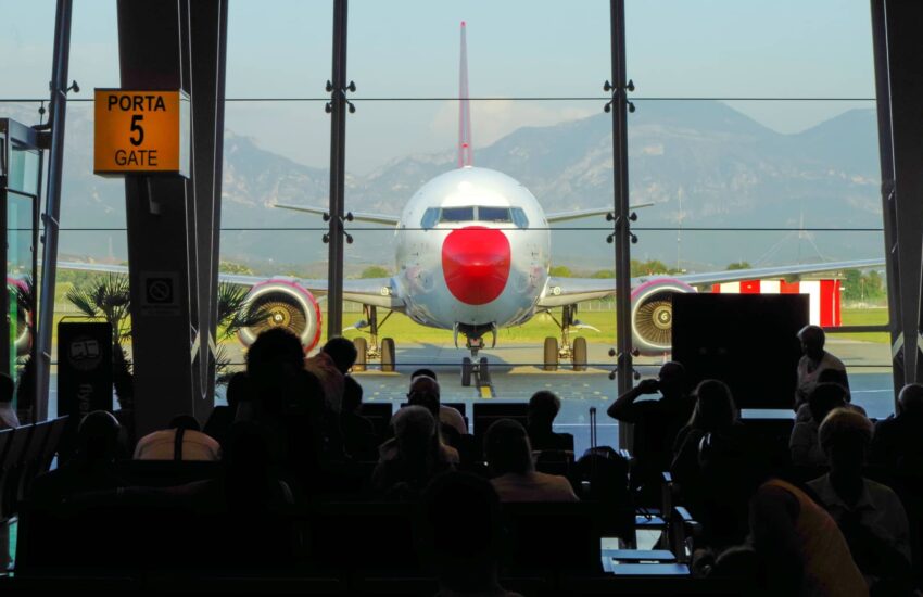 Албания, аєропорт