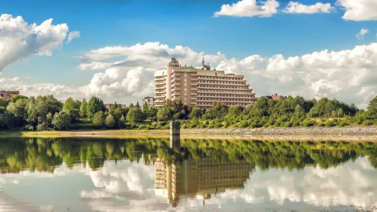 ціни на відпочинок в санаторії Карпати 4* в Трускавці, Україна