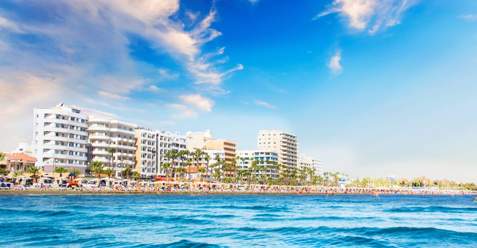 Larnaca with wooow world відпочинок в Ларнакі